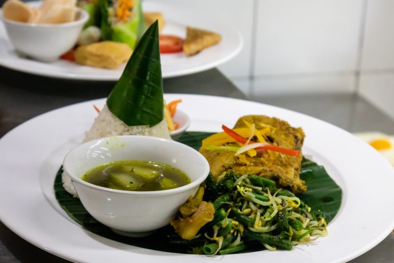 Instagram post from bebek_uma_menuh_resto. This post is in position 10.